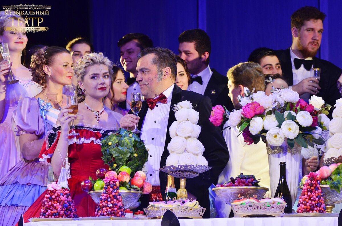 Постановка оперы «Травиата» / Фото: пресс-служба крымского музтеатра 