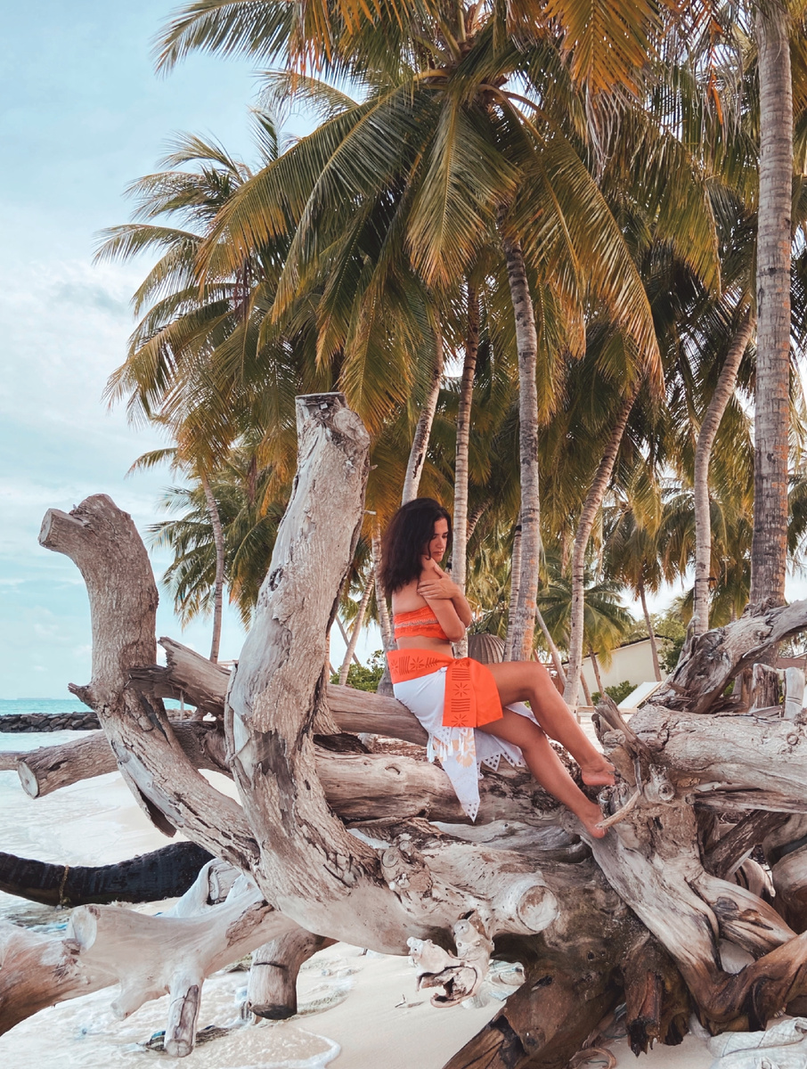 Всем привет! Меня зовут Полина, и я автор канала «Вечерний Полинник»