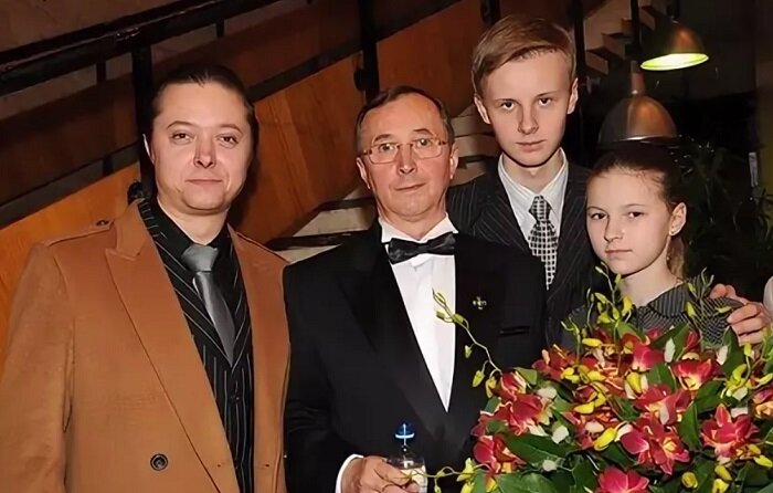 Инга шатова жена николая бурляева фото Поздняя любовь Николая Бурляева. Как выглядят взрослые дети актера от Натальи Бо