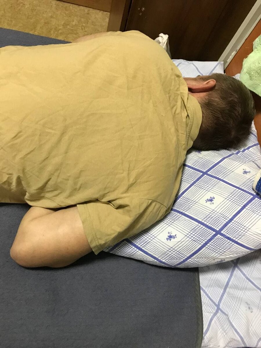 Лёха спит 