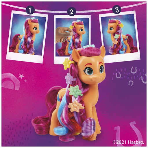 Из радужной гривы Санни можно создавать самые разные прически 