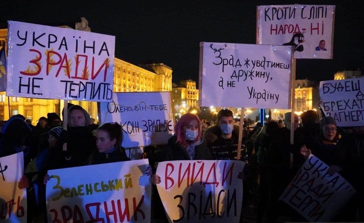  на митинг вышло всего 1000 человек и выглядит это уныло