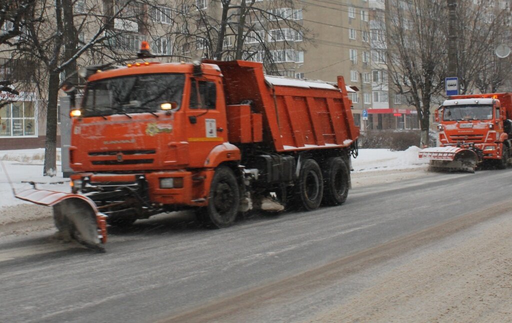 В Твери продолжается очистка улиц от снега