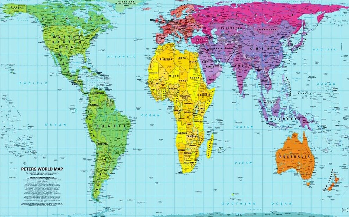 Мы привыкли к совершенно неверной проекции Меркатора, на которой Россия по площади больше Африки. На самом деле страны и континенты выглядят вот так. И Россия (17 млн. кв. км.) в два раза меньше Африканского континента (30 млн. кв. км.).