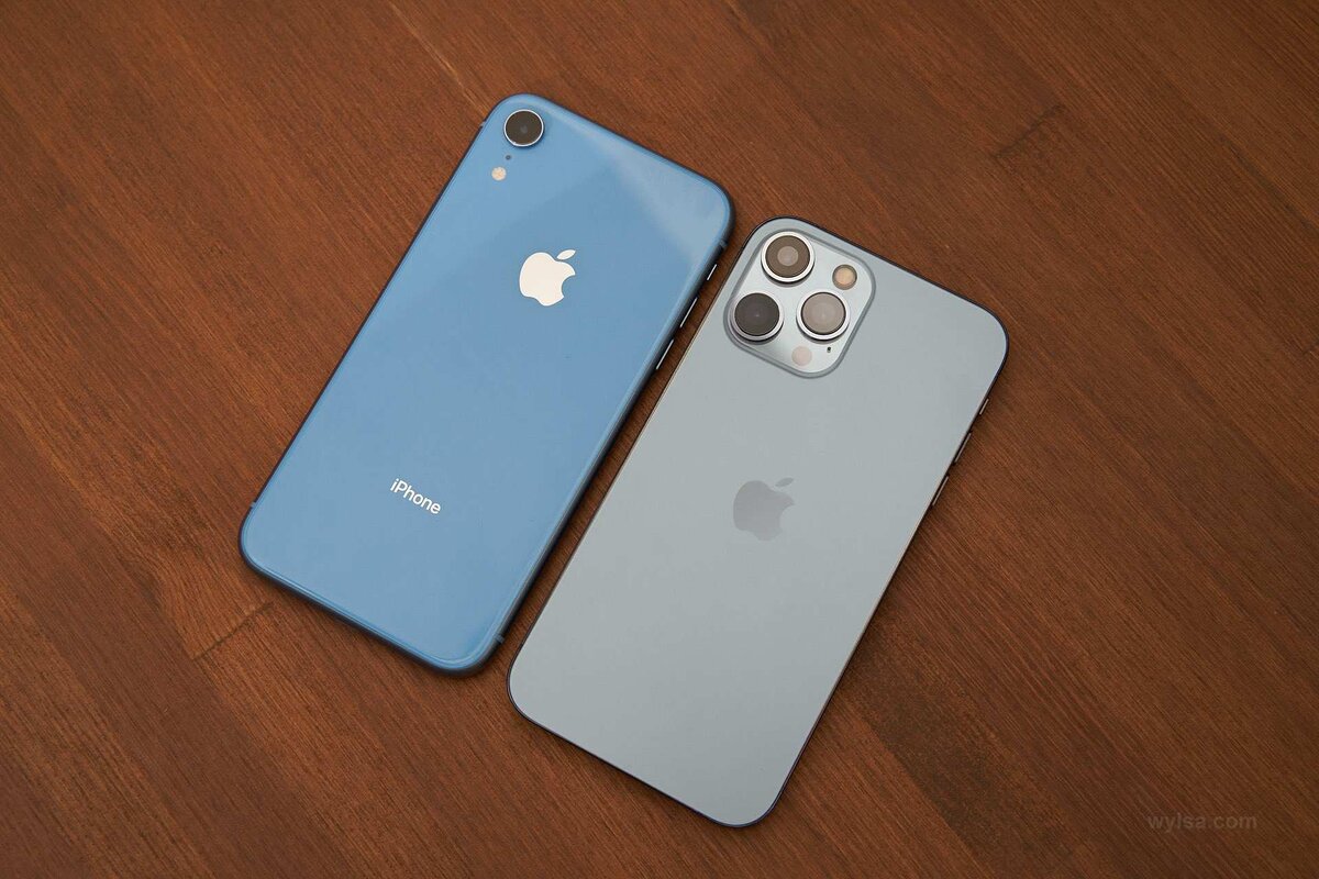 Iphone xr на столе все цвета