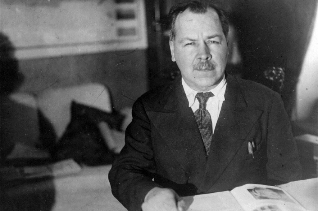 Фото-1. Николай Иванович Вавилов в домашнем кабинете, 1939 г. Режим доступа: http://dom18.domfranka.ru/upload/medialibrary/326/326f6225ec935434badf177a1940a44c.jpg. Дата доступа: 11.02.2022.