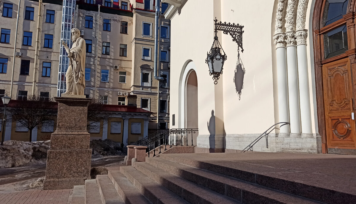 Вход в лютеранскую церковь