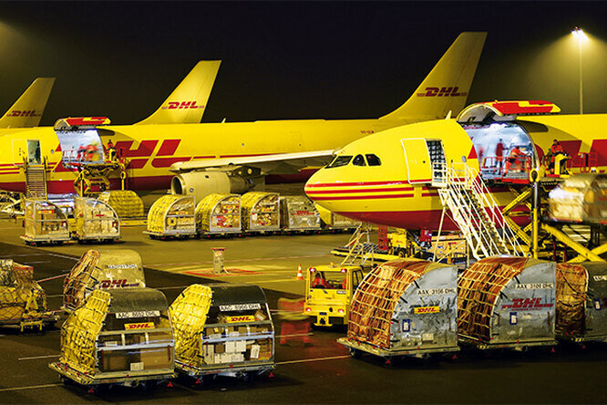 

Транспортный узел, где в их огромные трюмы загружаются посылки — от гигантских контейнеров до крошечных конвертов, — настоящий логистический шедевр. Это Лейпциг, крупнейший порт DHL в Европе, и да, «ПопМех» там был.