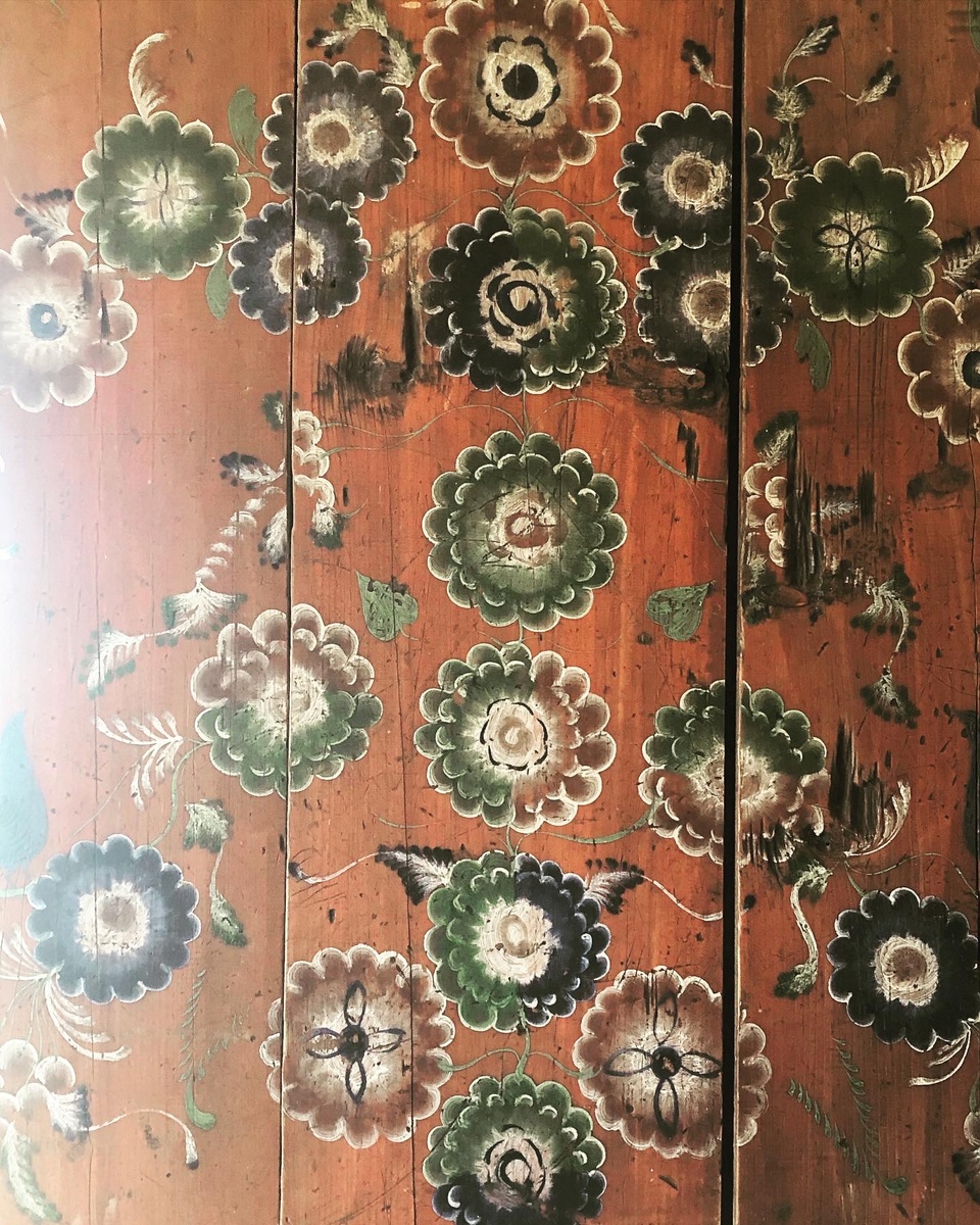 Фрагмент наборки из деревни Грибаны Уинского района Пермского края. Фото из музея деревянного зодчества в Хохловке.  Начало ХХ века.