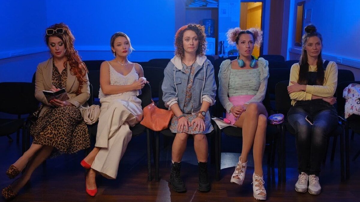 кадр из сериала "Поступь богини"