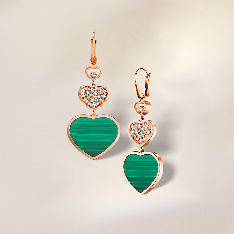 На фото: серьги Chopard Happy Diamonds из розового золота с малахитом и бриллиантами