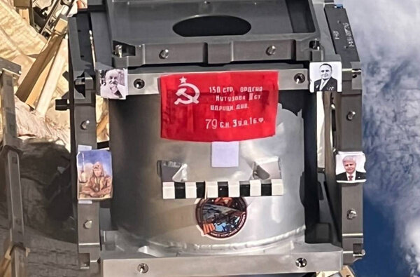 Снимки Циолковского, Романова, Соловьёва и Королёва на внешнем борту модуля "Наука". Фото © VK / "Нетипичное сегодня"