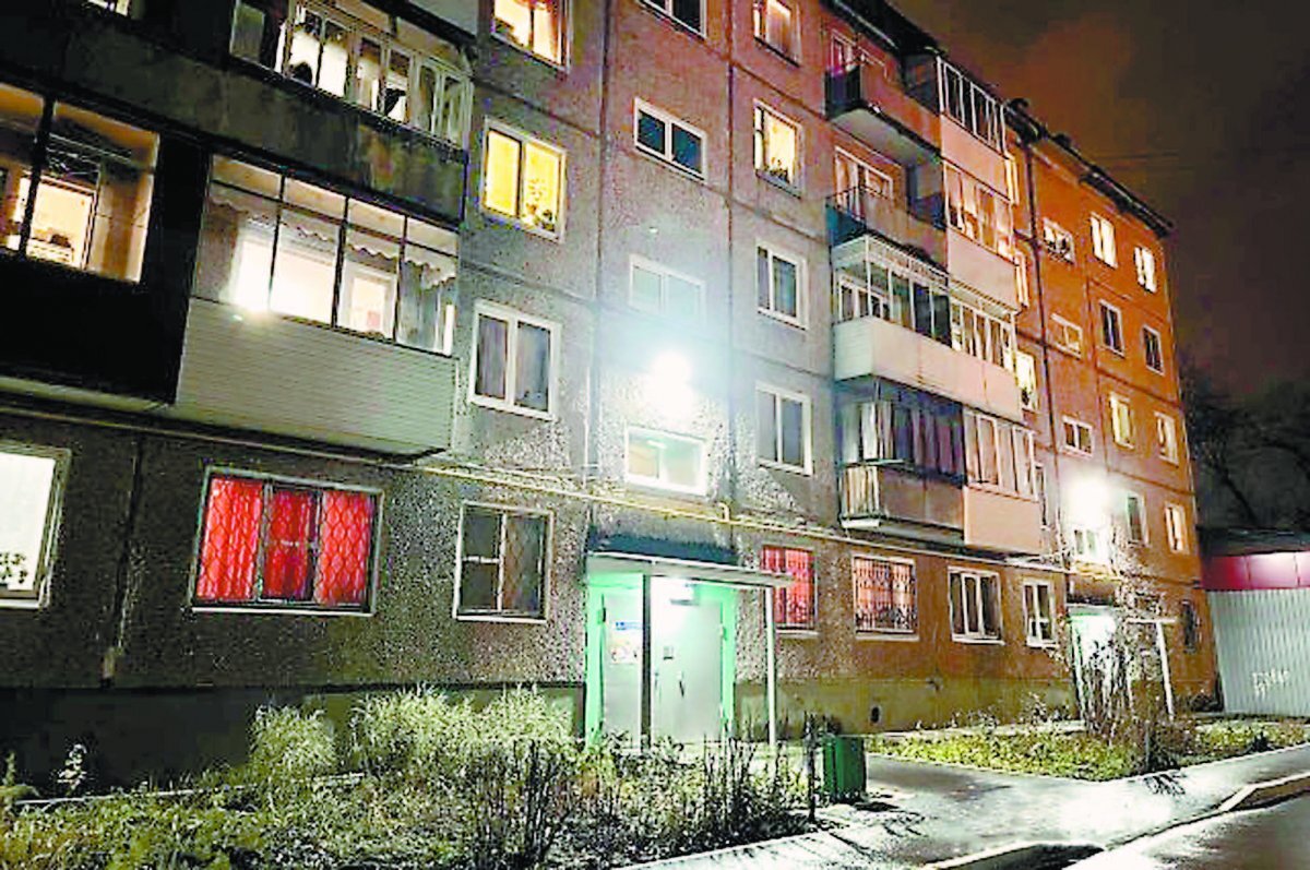    Соседи боятся пермского каннибала Михаила Малышева, который после отсидки вернулся домой к матери. Собираются писать заявление с требованием о выселении из их микрорайона людоеда, а пока не отпускают детей одних из дома.