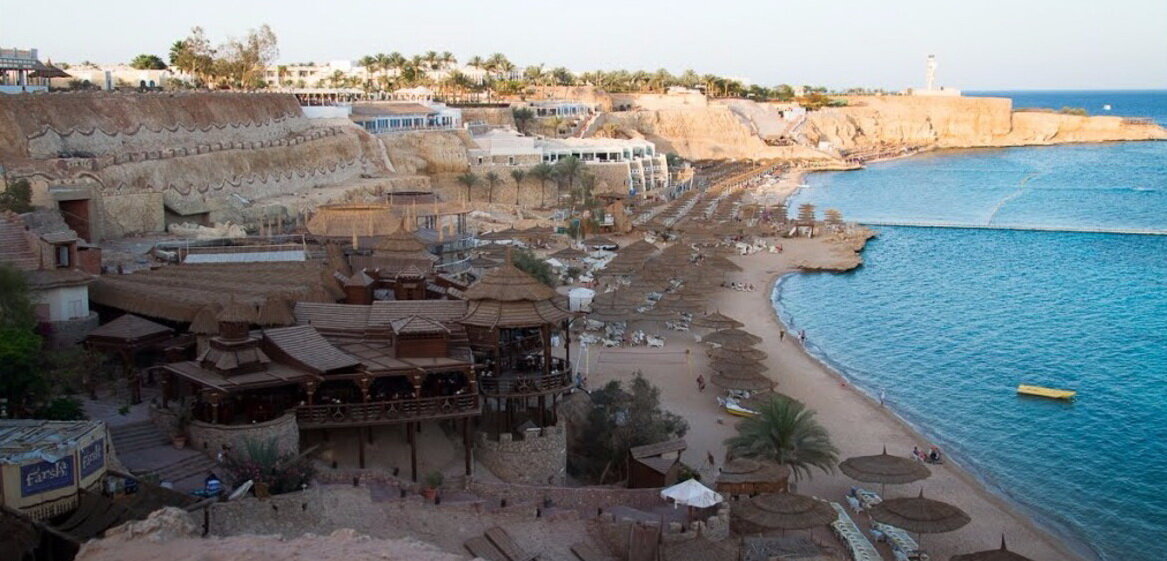 Пляж и кафе Фарша