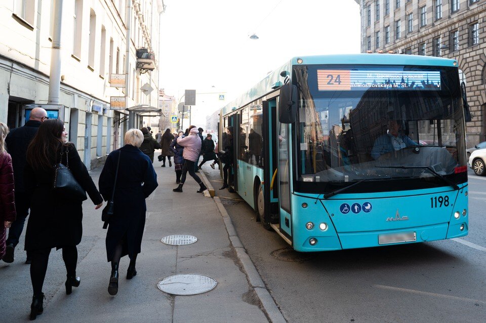     Пять новых автобусов вышли на маршруты в Петербурге  ПЫХАЛОВА Юлия (архив)