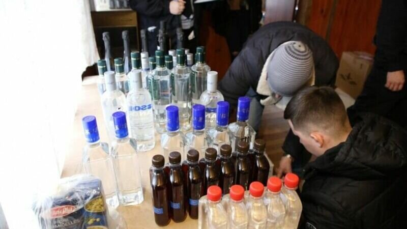    В Ростове-на-Дону в январе в ходе проверок изъяли крупную партию незаконного алкоголя, прозвучало на совещании в мэрии.