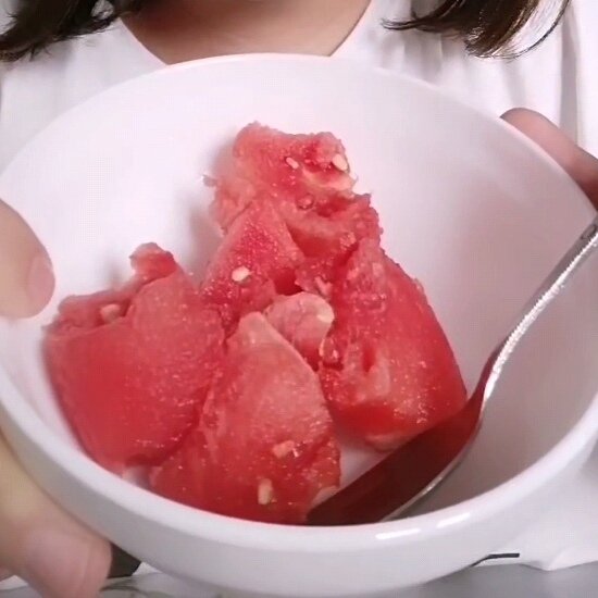 Арбуз политый лимоном ну оочень вкусно! 