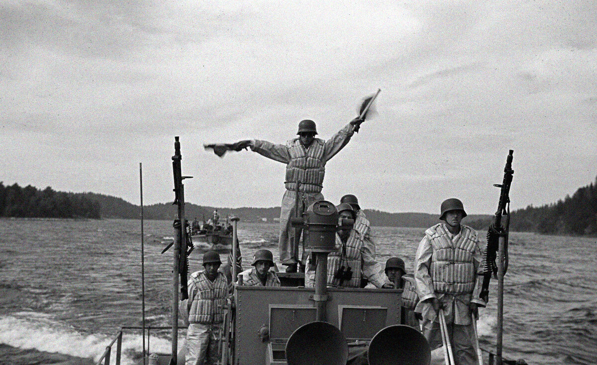 Немцы на катере