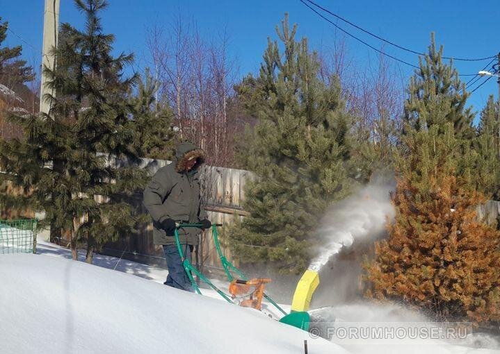 Снегоуборщик из пилы – особенности конструкции и принцип сборки