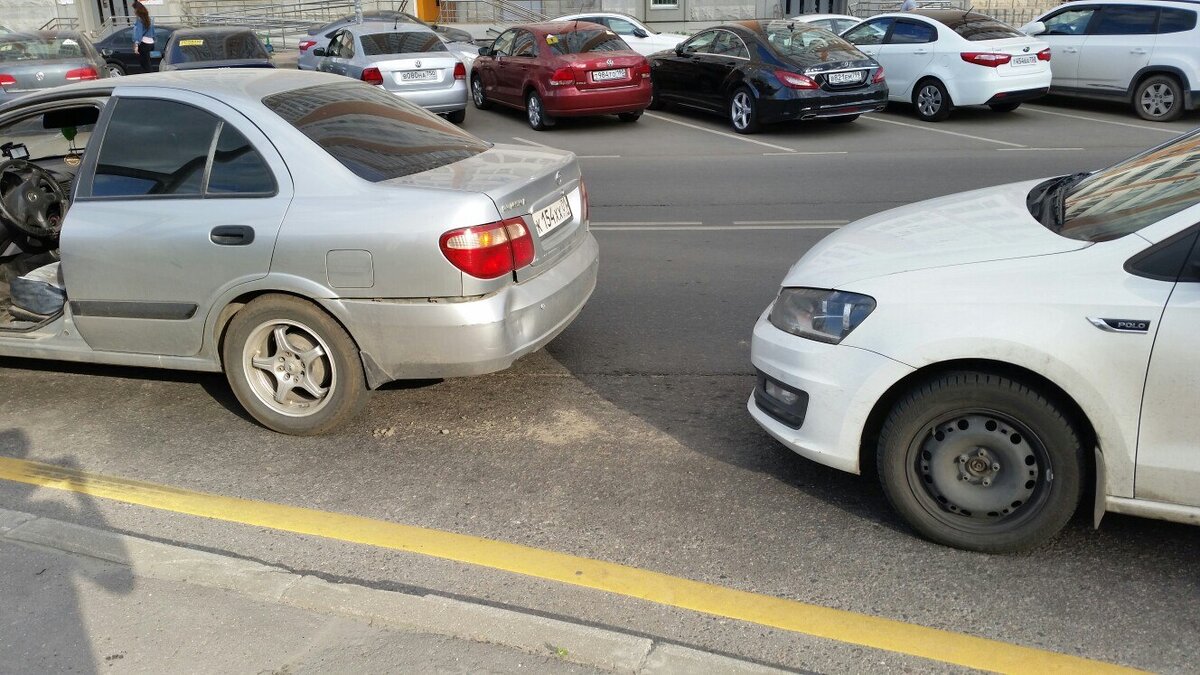 меня догнали на пустой дороге