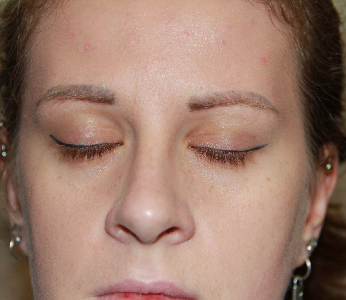 перманентный макияж. татуаж до и после. перманентный макияж казахстан. наращивание бровей волосковый метод. после перманентного макияжа.