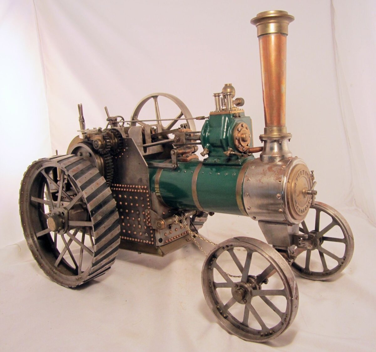 Первый в мире паровой двигатель. Паровая машина 1913. Паровой двигатель. Машина на паровом двигателе. Автомобиль с паровым двигателем.