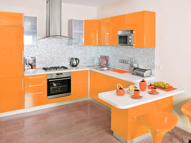 129 модных интерьеров оранжевой кухни
