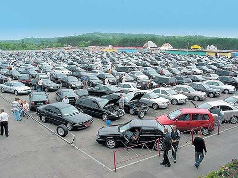 Продавец старается как можно лучше продать свой автомобиль, а покупатель естественно купить авто в наиболее лучшем состоянии и по более дешевой цене. 