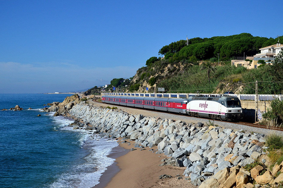 Catalan Talgo train (Источник фото: pinterest.com).
