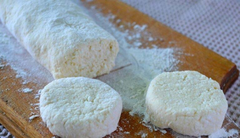                                              делаем «колбаску» и нарезаем кусочками