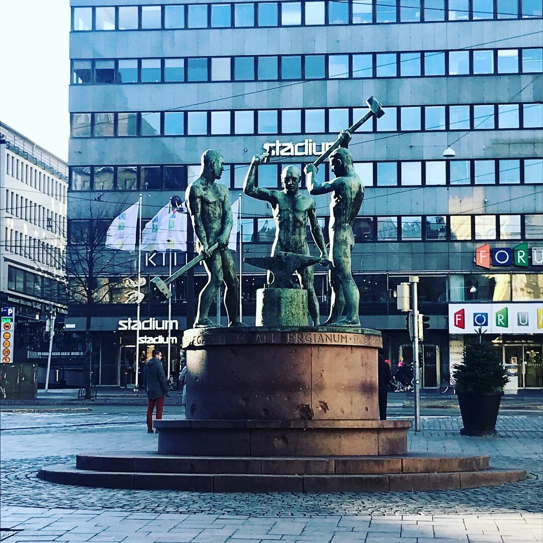 Памятник "Три кузнеца"