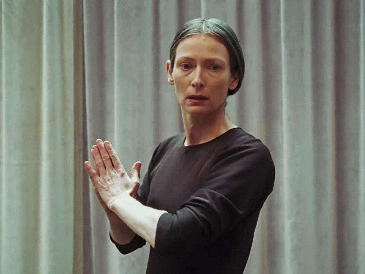 Рене саутендейк суспирия. Суспирия 2018 дакота джонсон. Суспирия дарио ардженто 2018. Суспирия 2018 фото. Дакота джонсон суспирия.