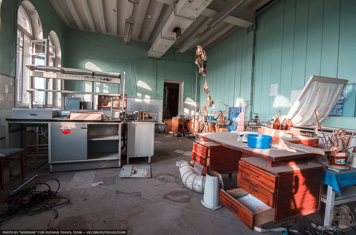 Спбгу лаборатории институт химии. Советский нии лаборатория интерьер. Центральная строительная лаборатория. Заброшенная лаборатория внии в москве. Лаборатория химии нии ссср.