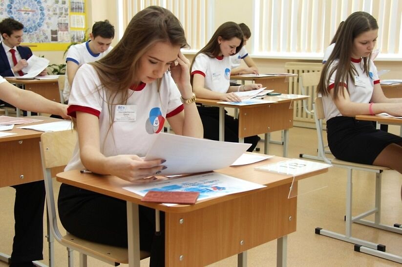 Поступи егэ. Экзамен в школе. ЕГЭ. Ученики на ЕГЭ. Школьники на экзамене