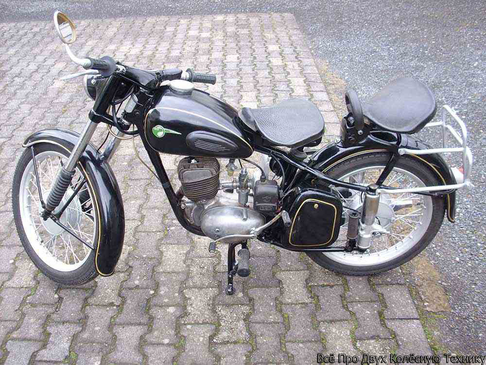 Мотоцикл RT125 1942 год.