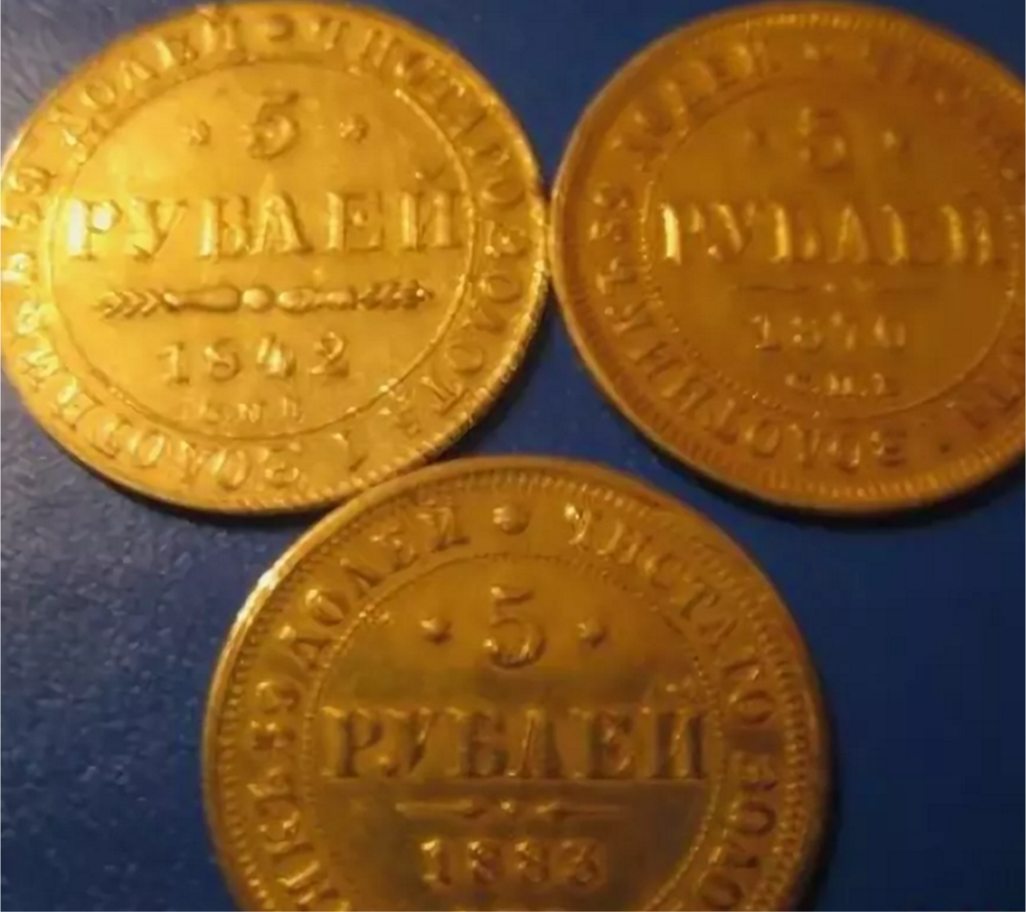 Монетка евроцента под желтым осенним листом история находки и тайны происхождения