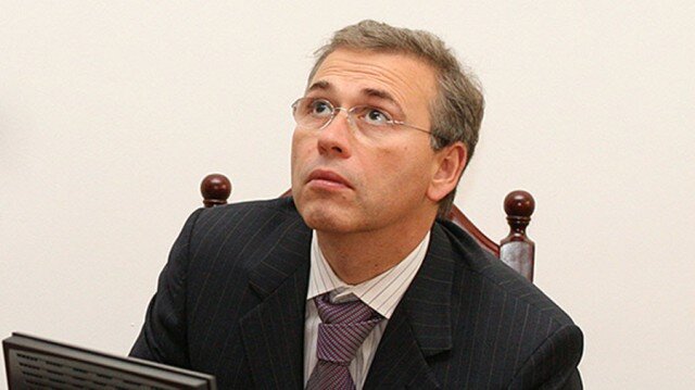 Власти Московской области намерены взыскать с бывшего главы регионального министерства финансов Алексея Кузнецова 14 миллиардов рублей ущерба, причиненного областным структурам в 2004-2007 годах.