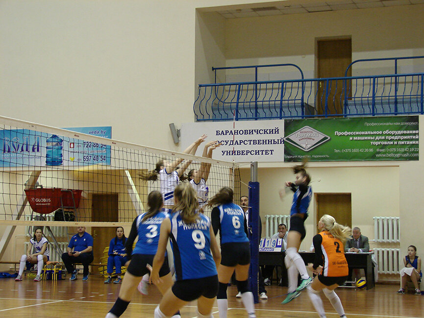    В Белоруссии волейбол начал развиваться в конце 20-х годов прошлого столетия.  В то время были сформированы секции  по волейболу во всех крупных городах республики.