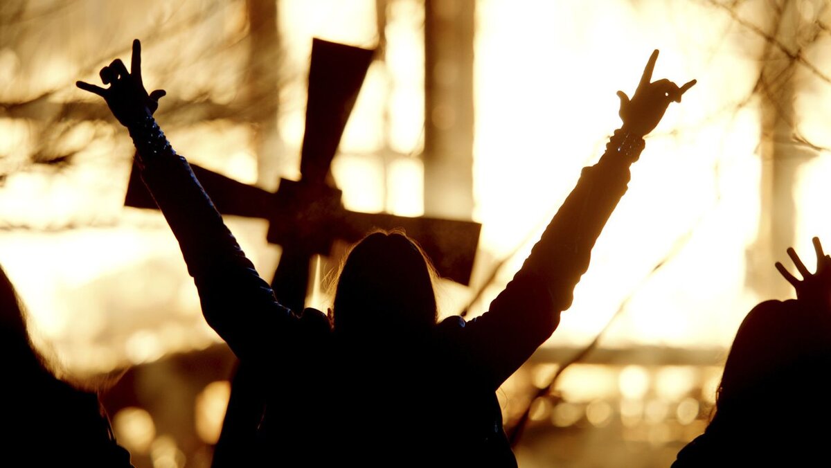 Кадр из фильма "Повелители хаоса", источник latimes.com