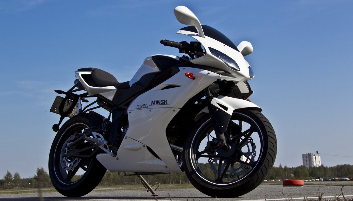 Ну разве он не круто выглядит? Источник фото: https://extreme.newline.by/images/blog_photo/24/minsk_m1nsk_r_250_novyi_photo_4.jpg