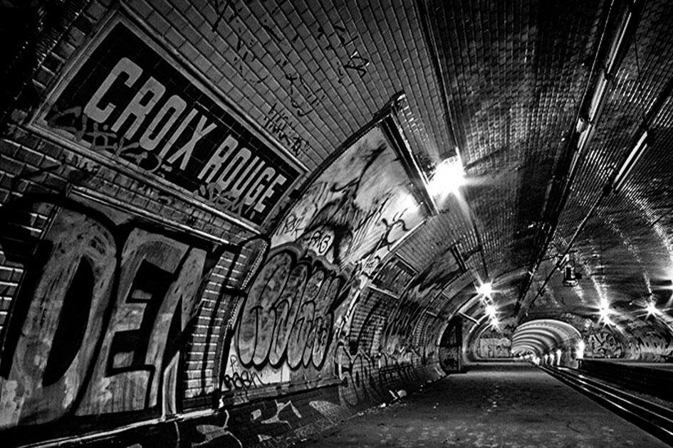 Metro-Croix-Rouge (Источник фото: paris-fvdv.blogspot.com).