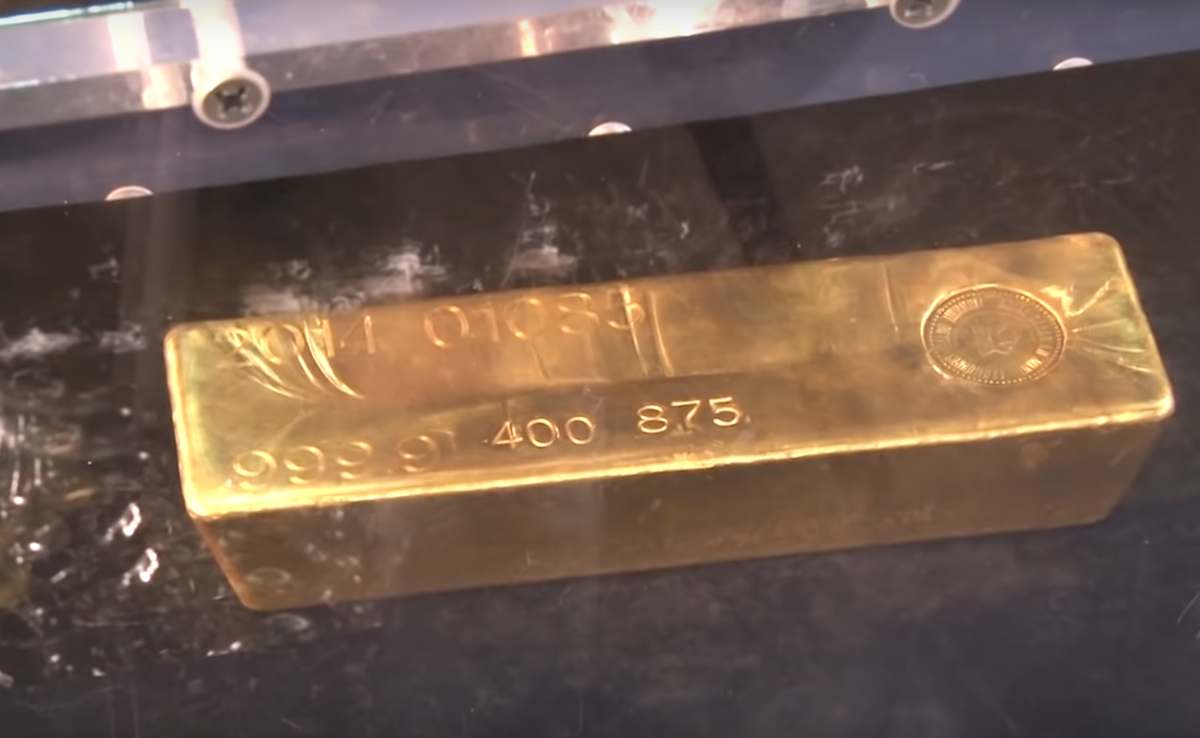5 5 килограммов золота. Слиток золота 12 кг. 12 Кг 700 слиток золота. Слиток золота 10 кг спереди. Слиток золота 12.5 кг.