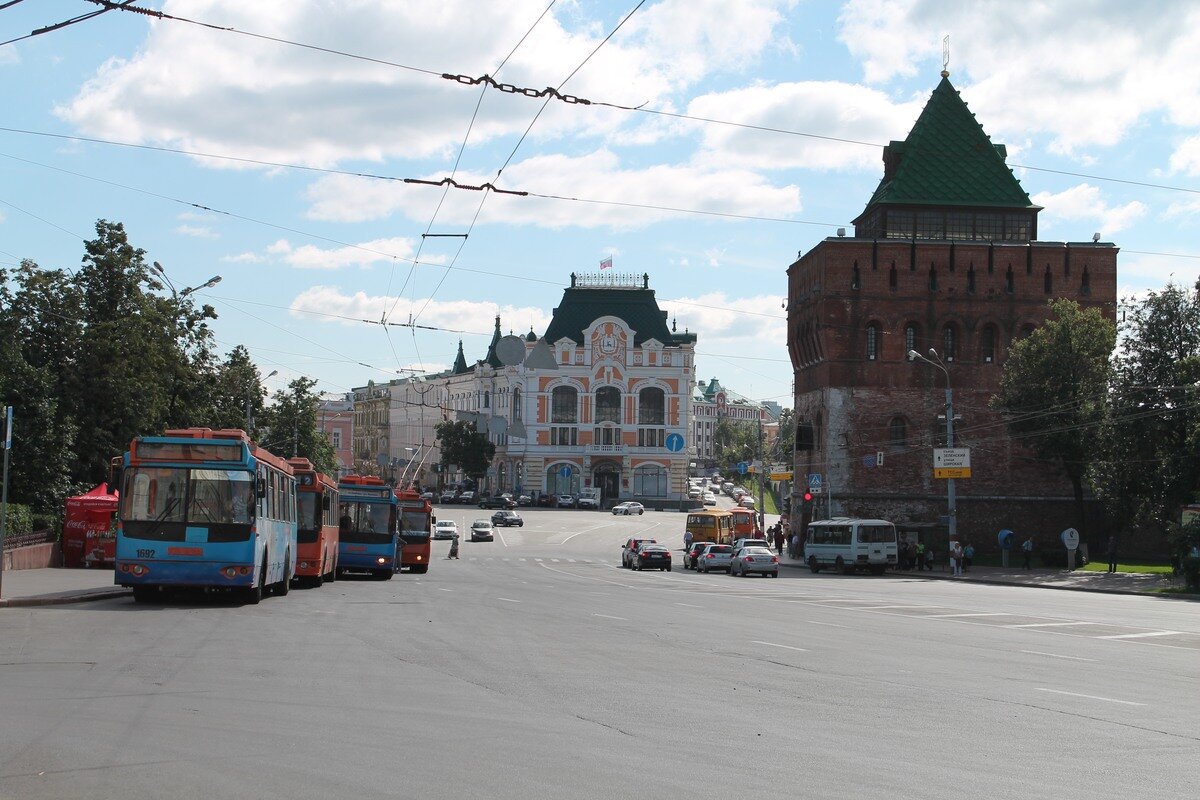 Нижегородская работает. Улица Минина и Пожарского Нижний Новгород. Площадь Минина и Пожарского Нижний. Остановка площадь Минина и Пожарского Нижний Новгород. Нижний Новгород в 2005 году улица Минина.