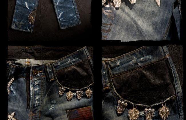 
Бренд закупает дорогостоящие джинсы порядка $250 000 The Thrashed Denim от Dussault Apparel проходит через 13 стирок. Между каждой стиркой будут высыхание и покраска. Вы найдете 16 номеров 1-каратного рубина, 26 рубинов, 8 бриллиантов и 1080 грамм золота (белого или розового).