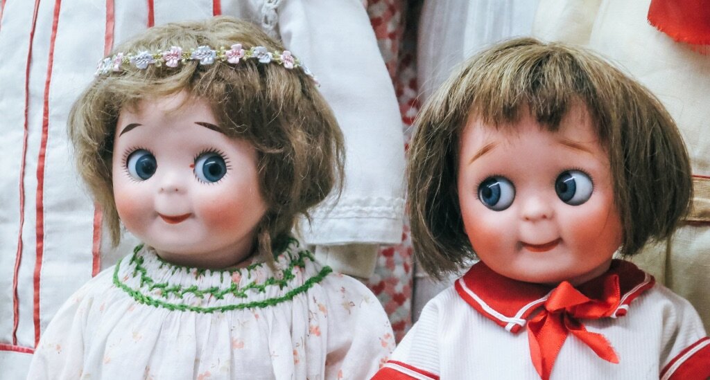 «Посмотри, на тебя все смотрят»—«Тебе стыдно?»