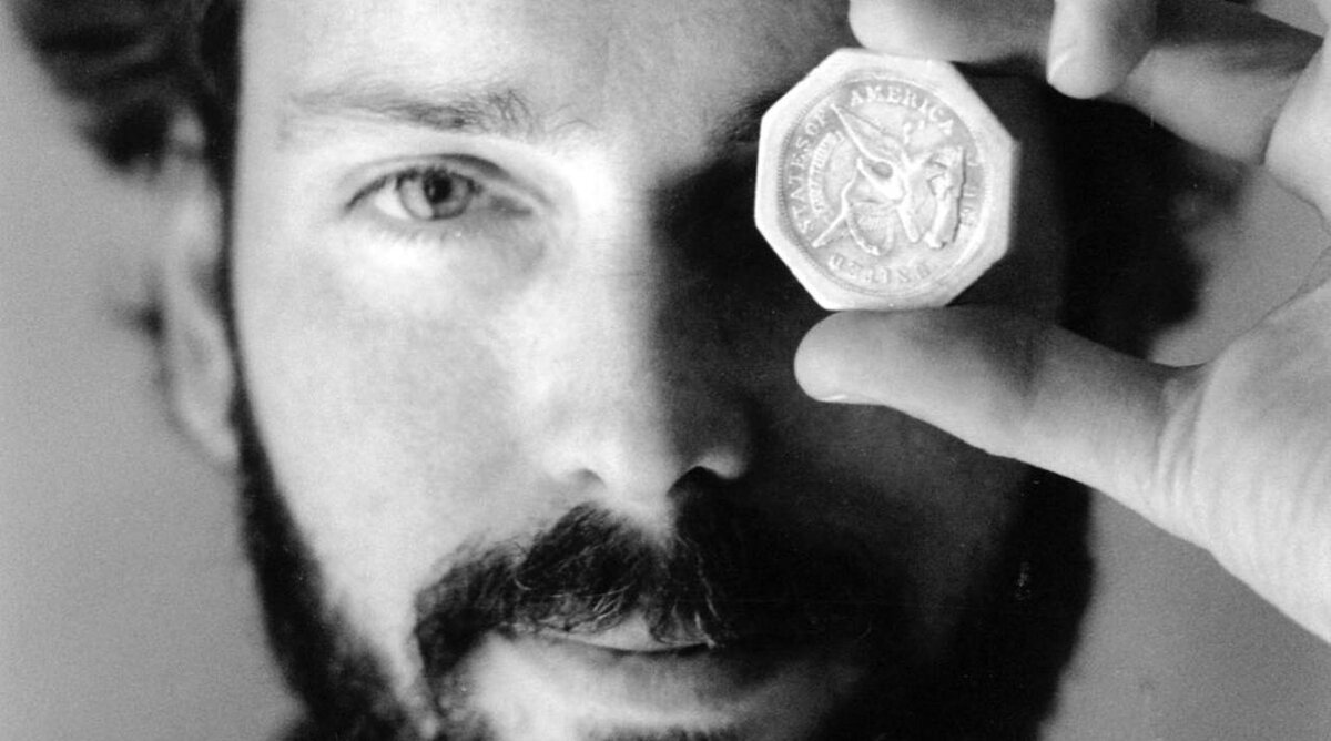 Томми Томпсон с 50-долларовой золотой монетой. Фотография 1989 года. Фото: Lon Horwedel / The Columbus Dispatch / AP / Scanpix / LETA