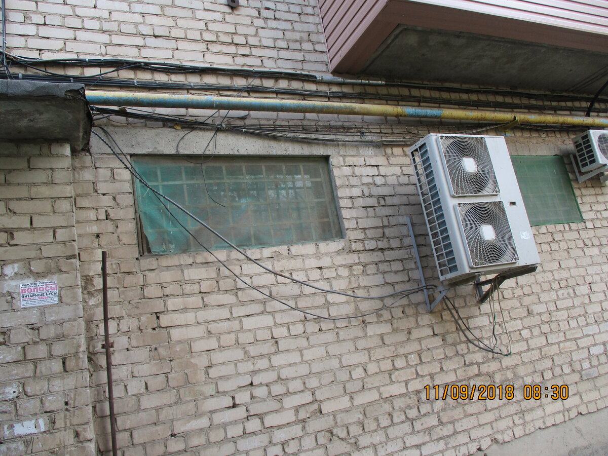 Вот висит проводка.. не кому закрепить..