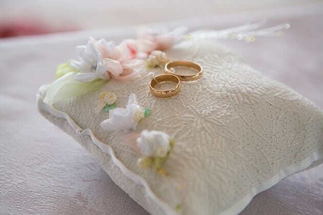 Свадебная подушечка для колец своими руками при помощи лент