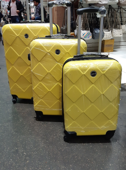 Ассортимент магазина чемодан. Садовод чемоданы на колесиках. Сумка чемодан из ткани. Сумки чемоданы садовод. Чемодан на колесах садовод.