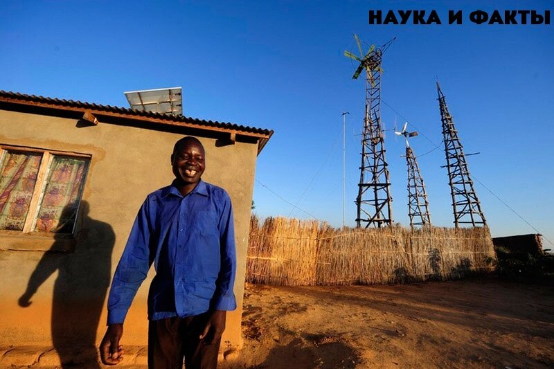 Отец Уильяма возле своего дома.